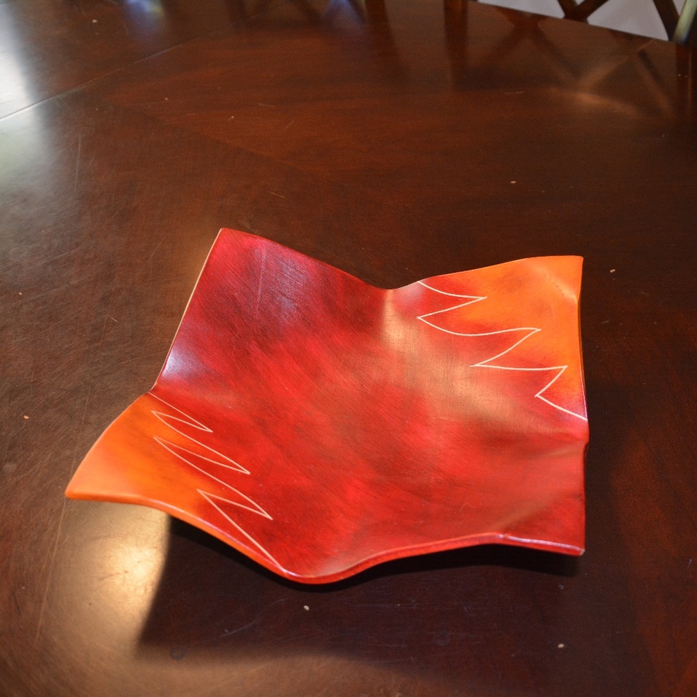 Decorative ceramic dish by Anna Modelska